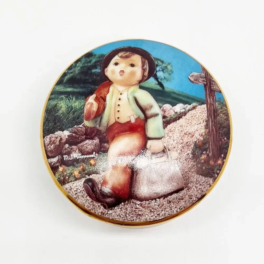 Vintage 1993 M.I. Hummel & Danbury Mint Music Box Collection Merry Wanderer